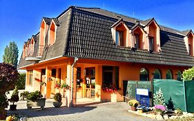 Hotel Senica, Garni